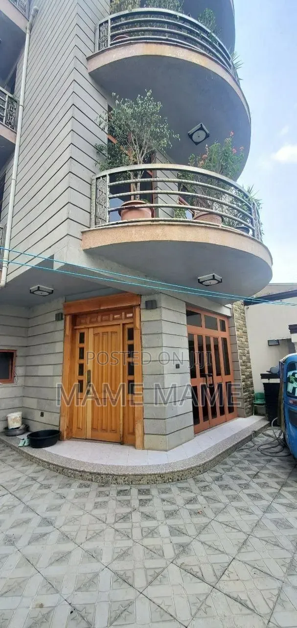5bdrm House in Tafo Area, Bole for sale