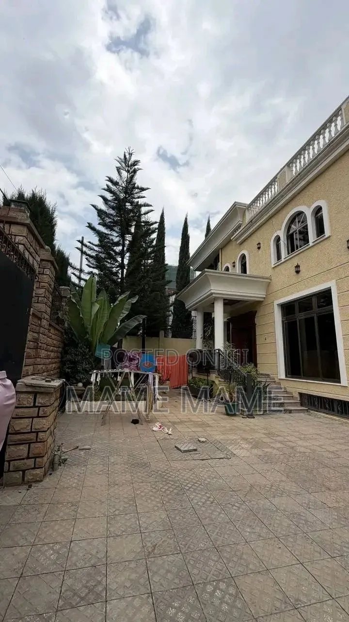 9bdrm House in Addis Abeba, Bole for sale