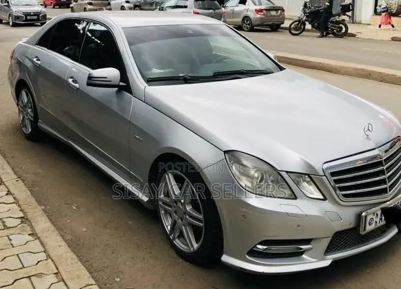 Mercedes-Benz E200 2013 Silver