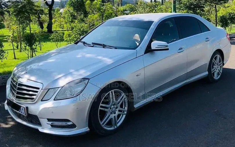 Mercedes-Benz E200 2013 Silver