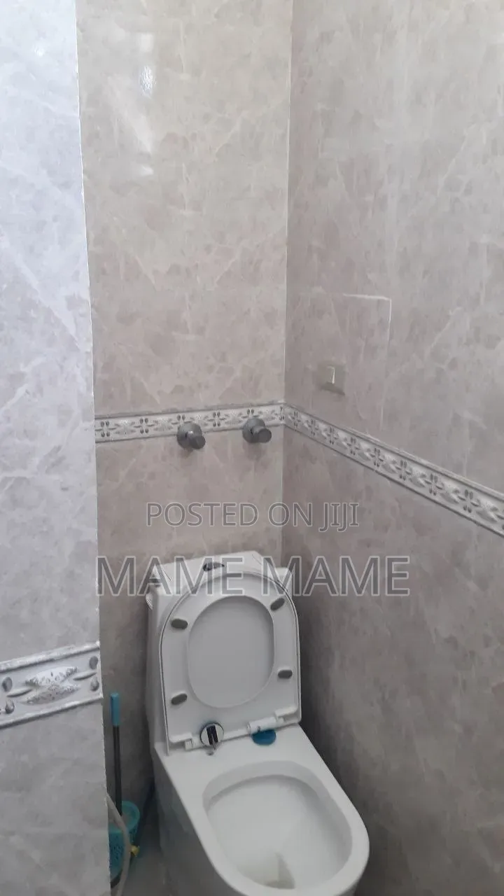 8bdrm House in Addis Abeba, Bole for sale
