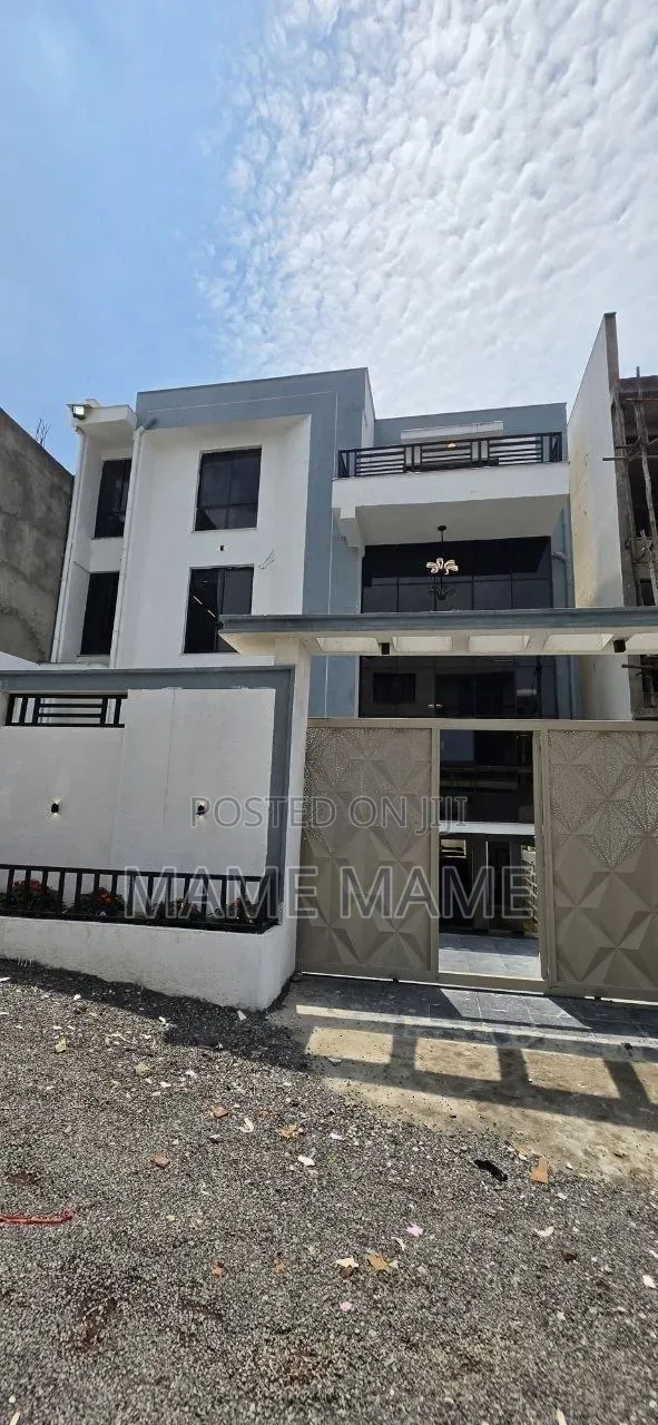 9bdrm House in Addis Abeba, Bole for sale
