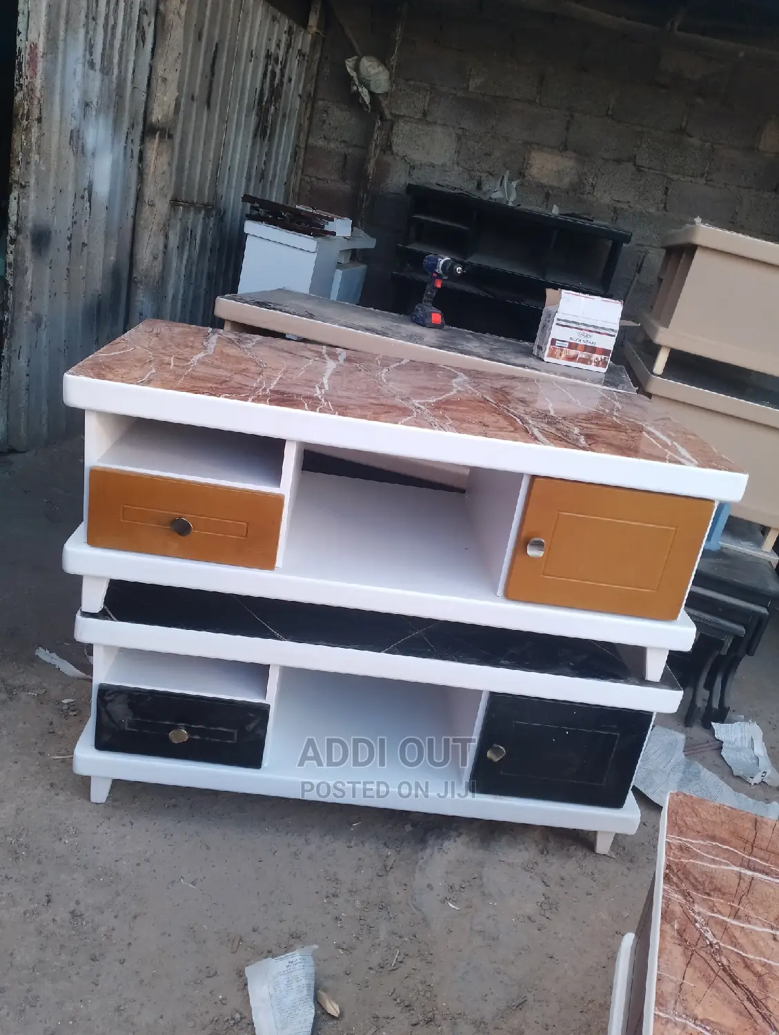 Tables/ጠረጰረዛዎች