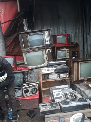 Vintage CRT Tube TV – Old Television