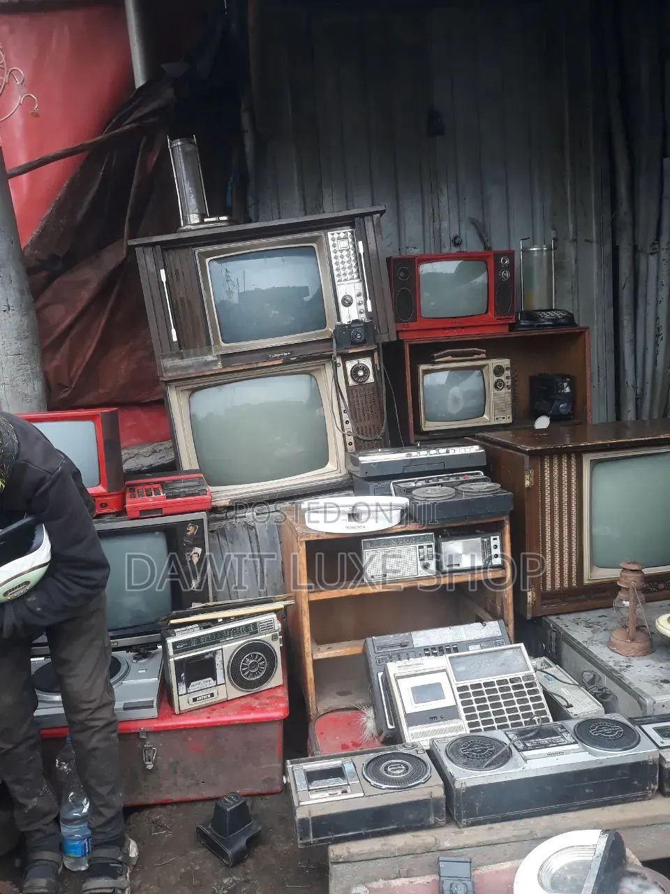 Vintage CRT Tube TV – Old Television