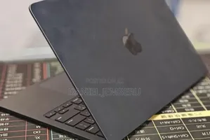 New Laptop Apple MacBook Pro 2022 M2 8GB Apple M2 SSD 512GB