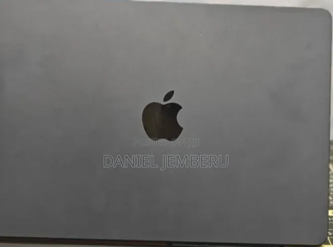 New Laptop Apple MacBook Pro 2022 M2 8GB Apple M2 SSD 512GB