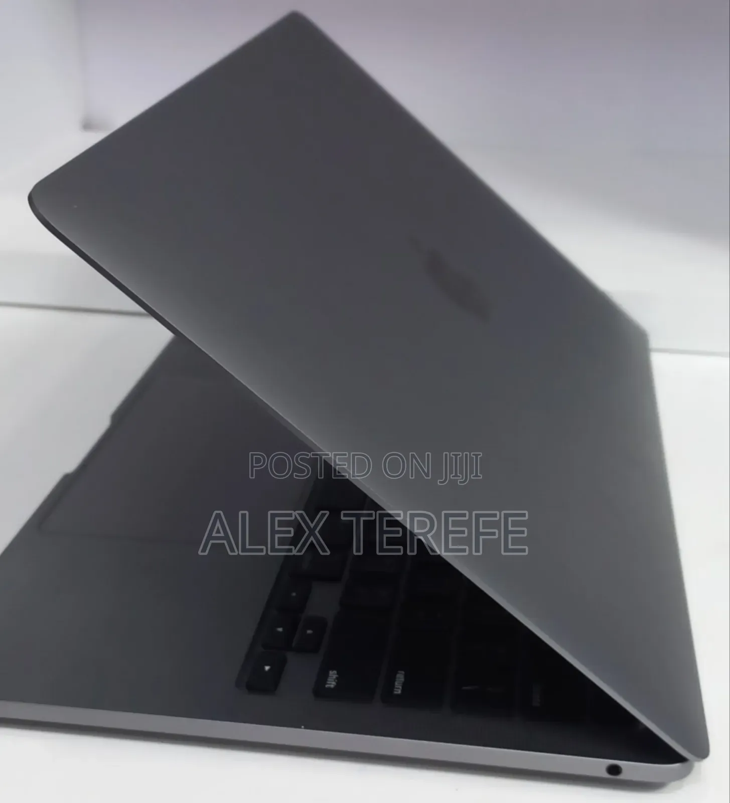New Laptop Apple MacBook Air 2020 M1 8GB Apple M1 SSD 256GB