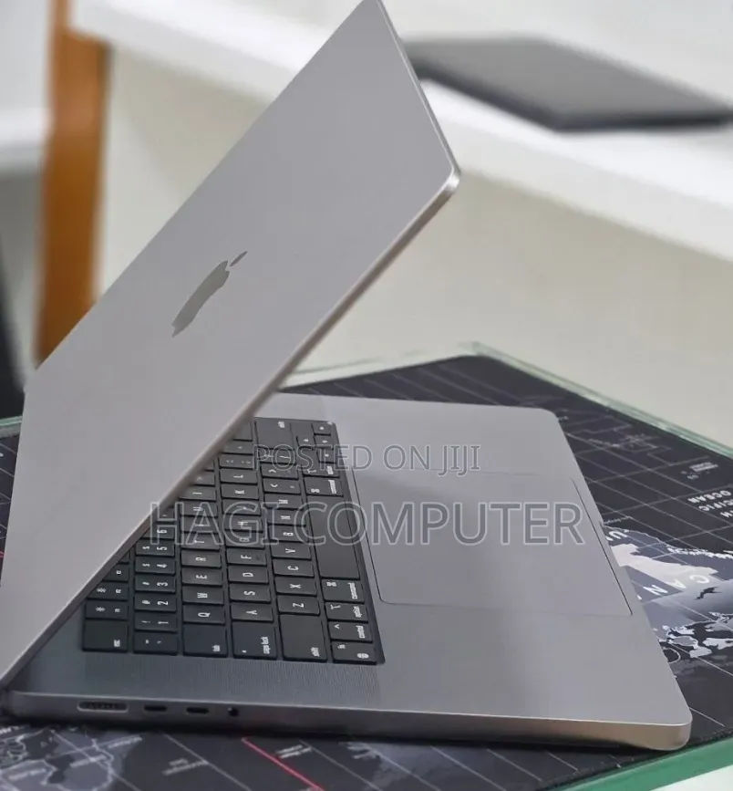 New Laptop Apple MacBook Pro 2023 M2 16GB Apple M2 SSD 512GB