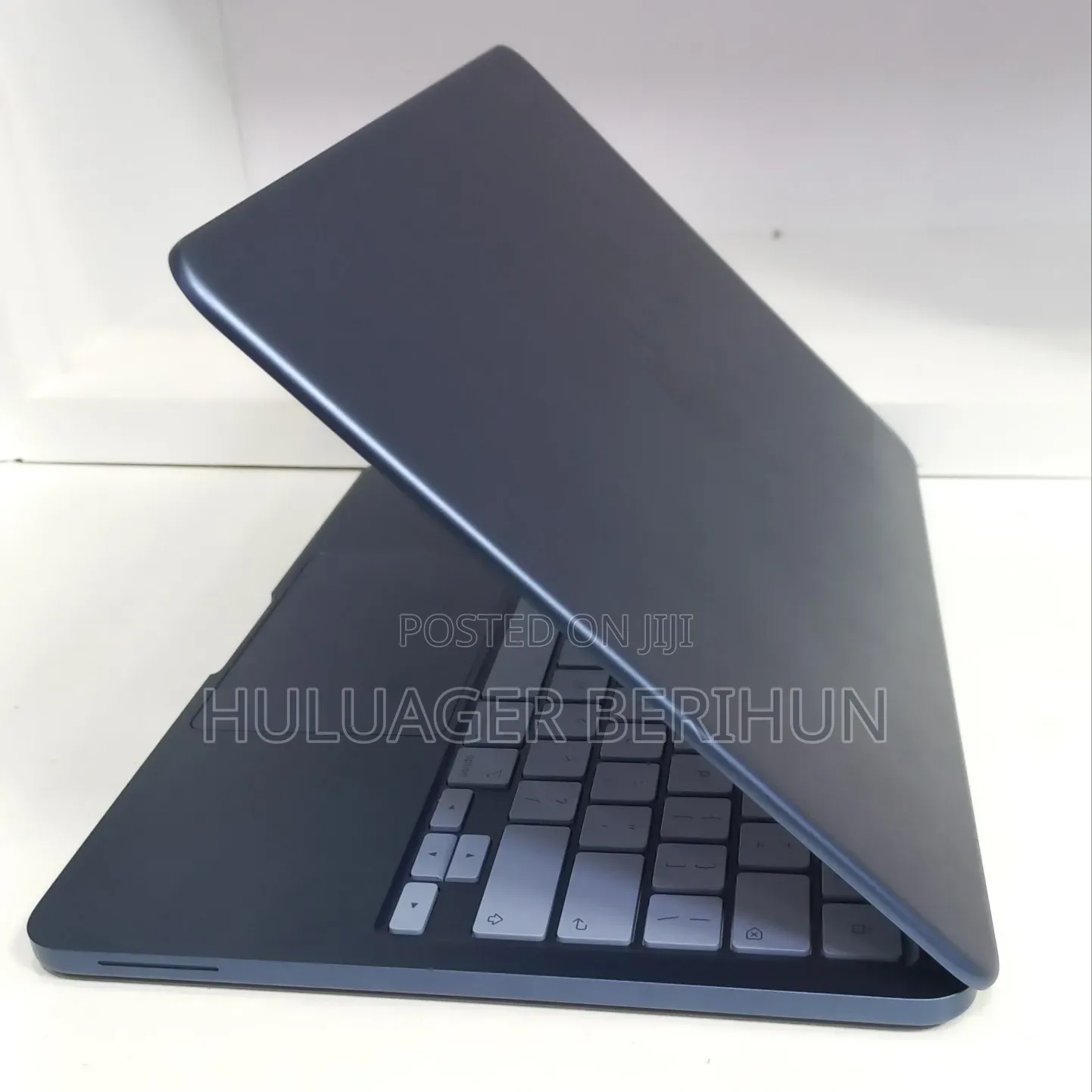 New Laptop Apple MacBook 2026 8GB Intel Core i5 SSD 256GB