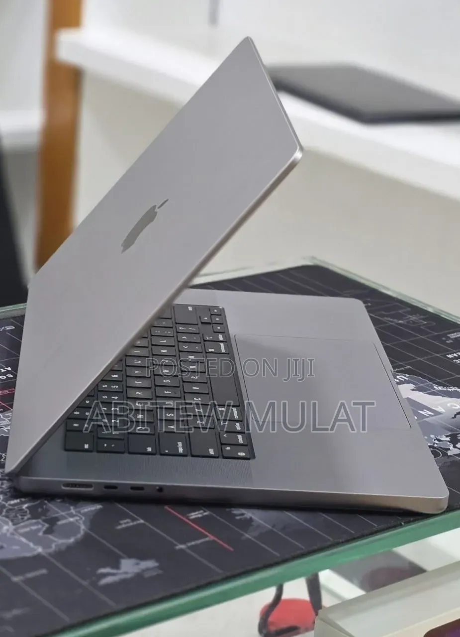 New Laptop Apple MacBook Pro 2023 M2 16GB Apple M2 SSD 512GB