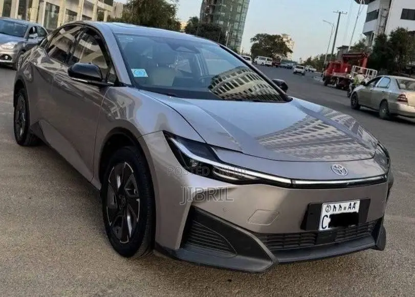 Toyota bZ3 63 kWh FWD 2023 Gray
