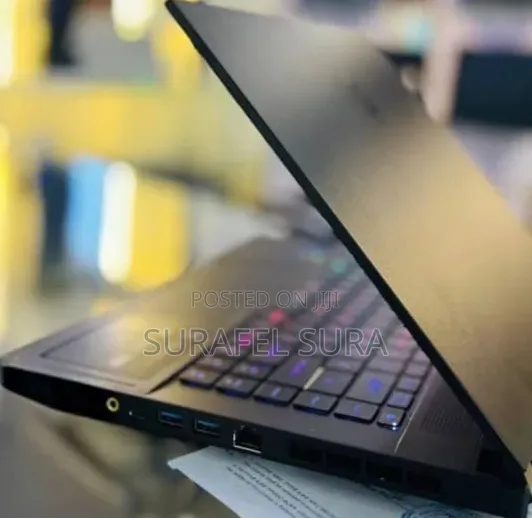 New Laptop MSI Creator 17 B11UG-415 16GB Intel Core i7 SSD 512GB