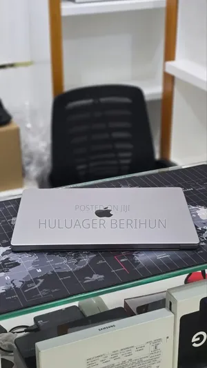 New Laptop Apple MacBook Pro 2022 M2 16GB Apple M2 SSD 512GB