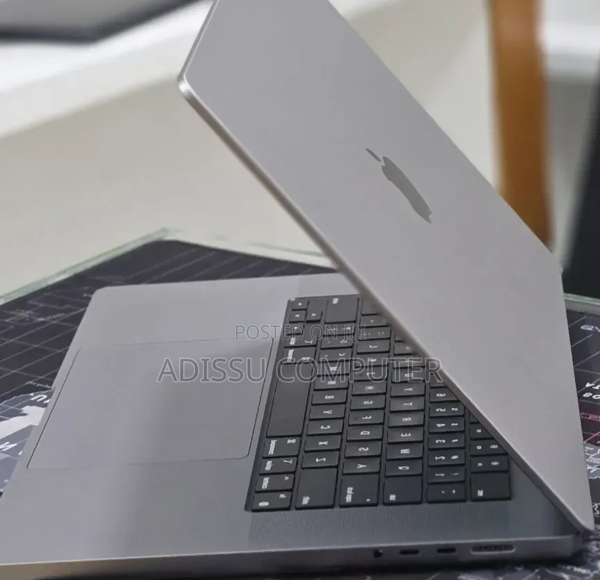 New Laptop Apple MacBook Pro 2023 M2 Pro 16GB Apple M2 SSD 512GB