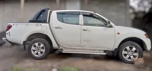 Mitsubishi L200 2008 White