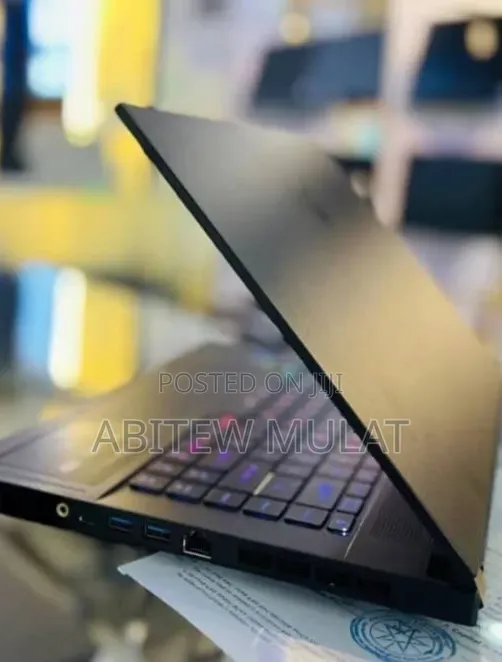 New Laptop MSI Stealth 16 AI Studio 16GB Intel Core i7 SSD 512GB