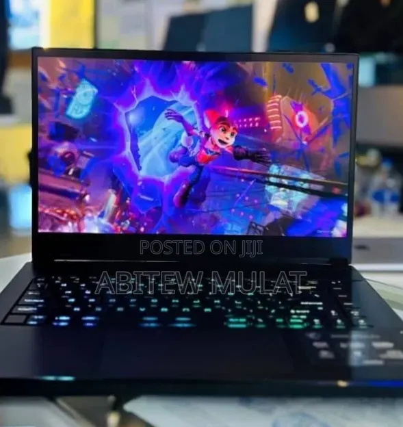 New Laptop MSI Stealth 16 AI Studio 16GB Intel Core i7 SSD 512GB