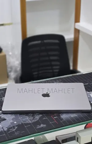 New Laptop Apple MacBook Pro 2023 M2 16GB Apple M2 SSD 512GB
