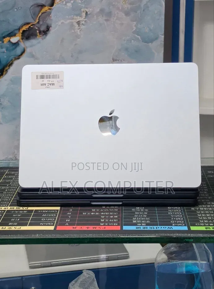 New Laptop Apple MacBook Air 2025 M4 16GB Apple M4 SSD 256GB