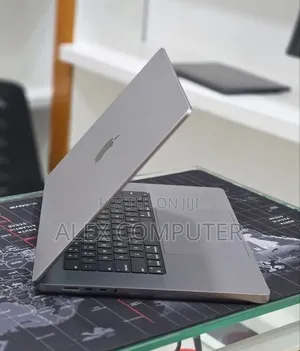New Laptop Apple MacBook Pro 2023 M2 16GB Apple M2 SSD 512GB