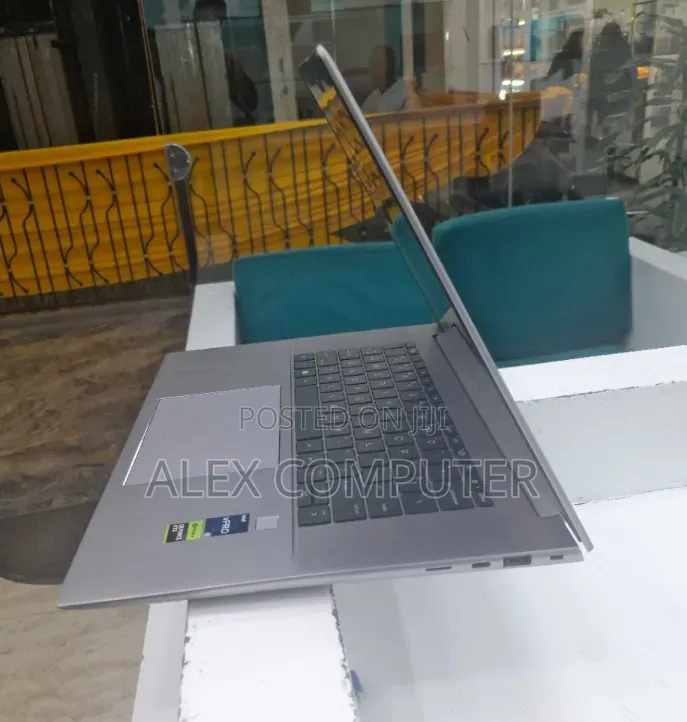 New Laptop HP ZBook Firefly 16 G10 16GB Intel Core i9 SSD 1T