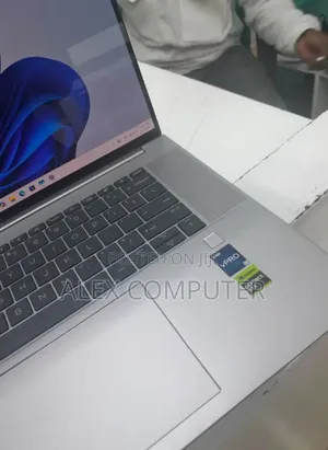 New Laptop HP ZBook Firefly 16 G10 16GB Intel Core i9 SSD 1T