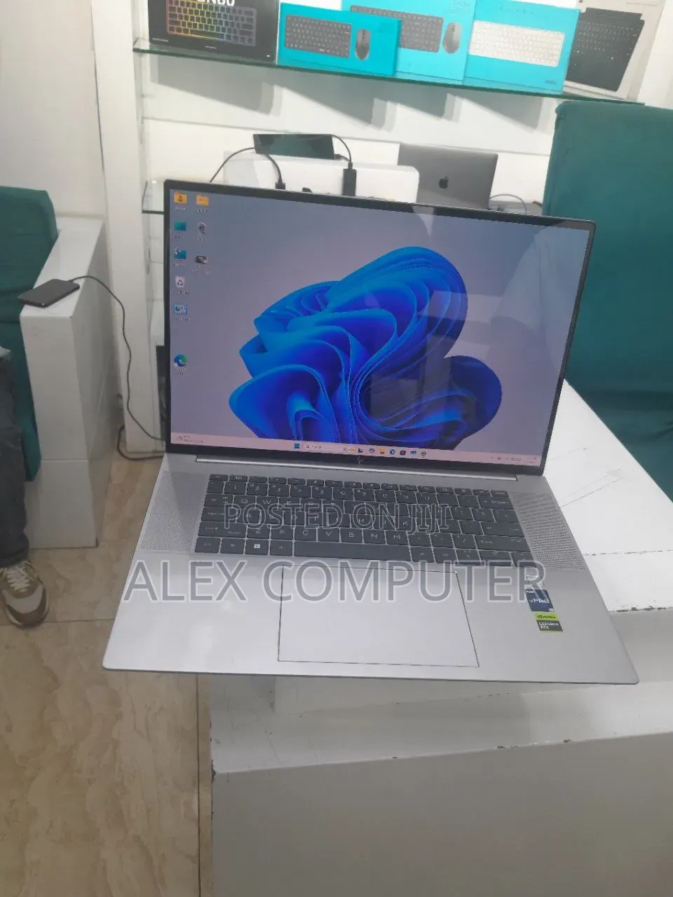 New Laptop HP ZBook Firefly 16 G10 16GB Intel Core i9 SSD 1T