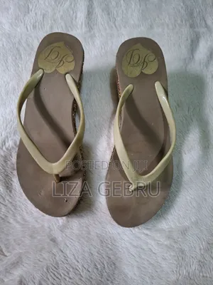 Used in a Good Condition Shoes. Size 35
