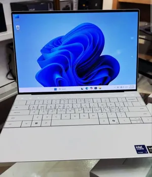 New Laptop Dell XPS 13 16GB Intel Core Ultra 7 SSD 512GB
