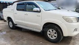 Toyota Hilux 3.0 D-4D 4x4 2013 White