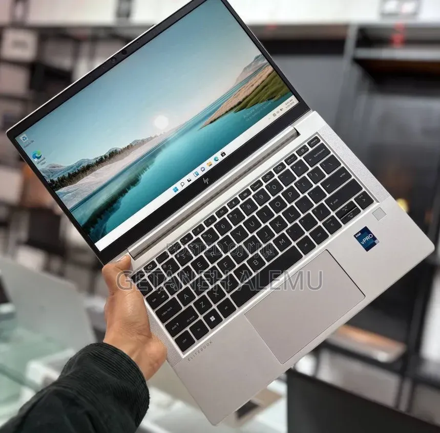 New Laptop HP EliteBook 630 G10 16GB Intel Core i7 SSD 512GB