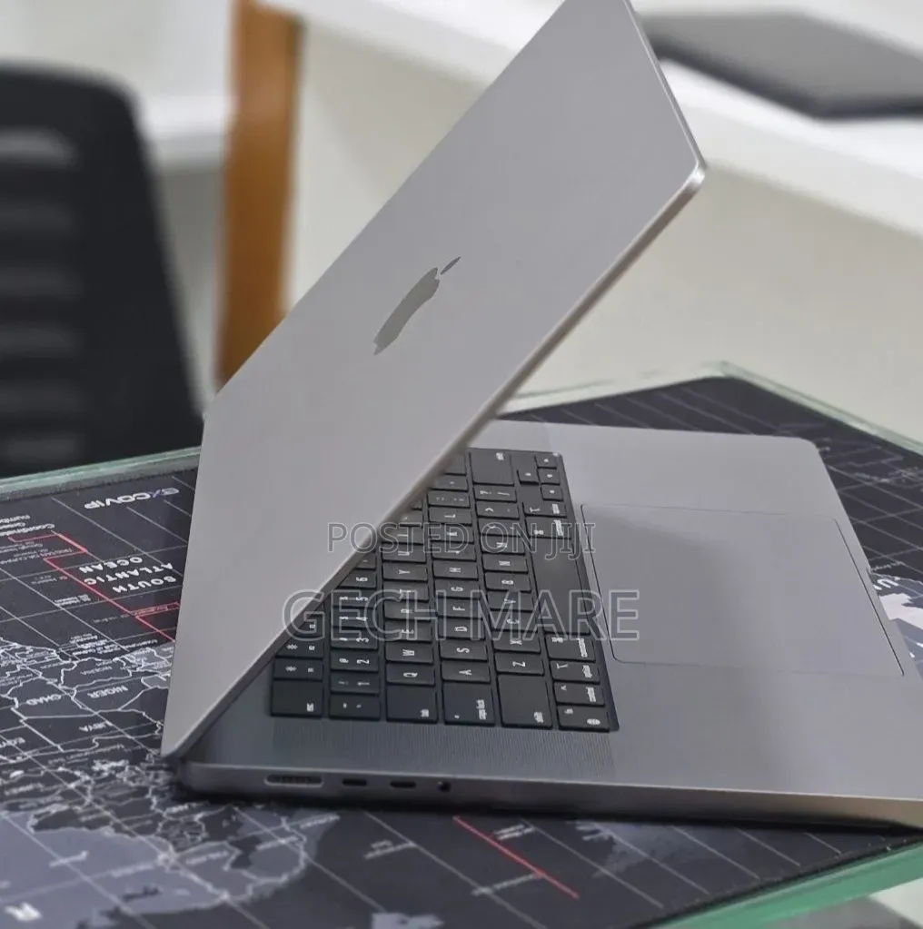 New Laptop Apple MacBook Pro 2022 M2 16GB Apple M2 SSD 512GB