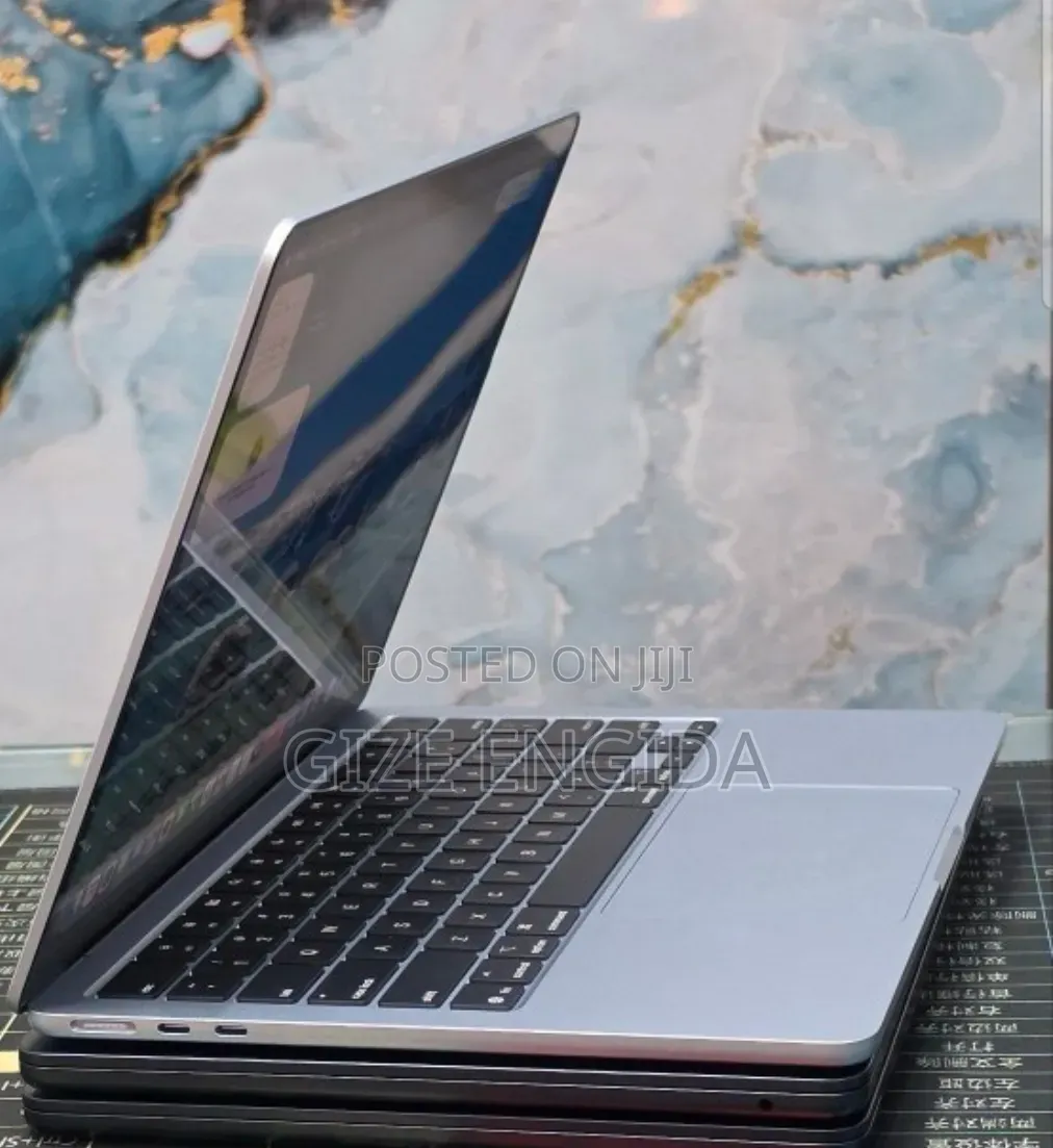 New Laptop Apple MacBook Air 2025 M4 16GB Apple M4 SSD 256GB
