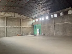 የሚከራይ መጋዘን ላፍቶ አከባቢ አስፓልት ዳር