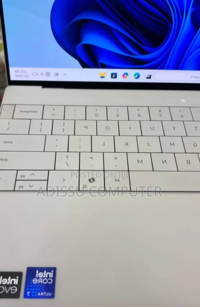 New Laptop Dell XPS 13 16GB Intel Core Ultra 7 SSD 512GB