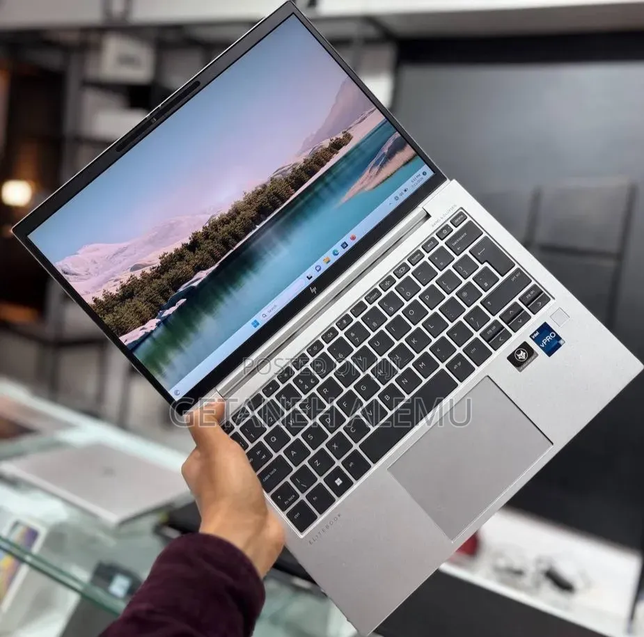 New Laptop HP EliteBook 830 G9 16GB Intel Core i5 SSD 512GB