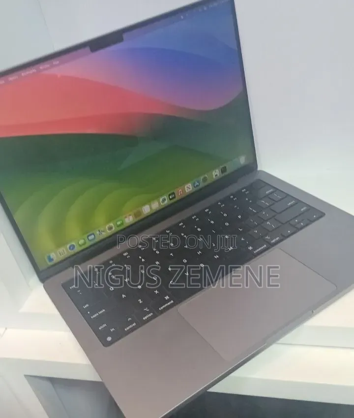 New Laptop Apple MacBook Pro 2023 M3 8GB Apple M3 SSD 512GB