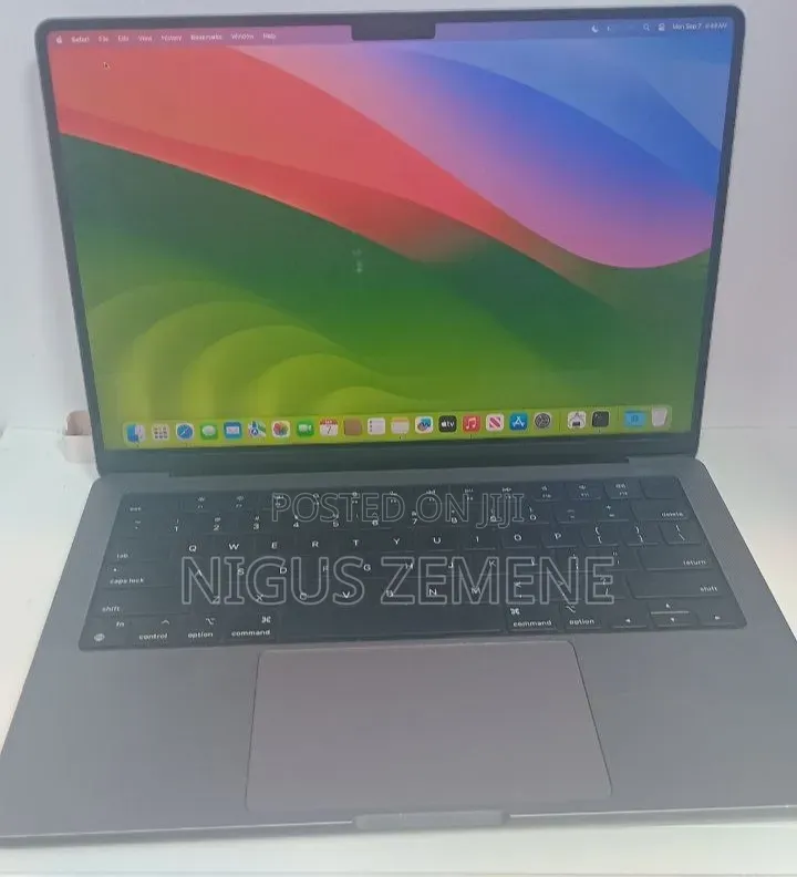 New Laptop Apple MacBook Pro 2023 M3 8GB Apple M3 SSD 512GB