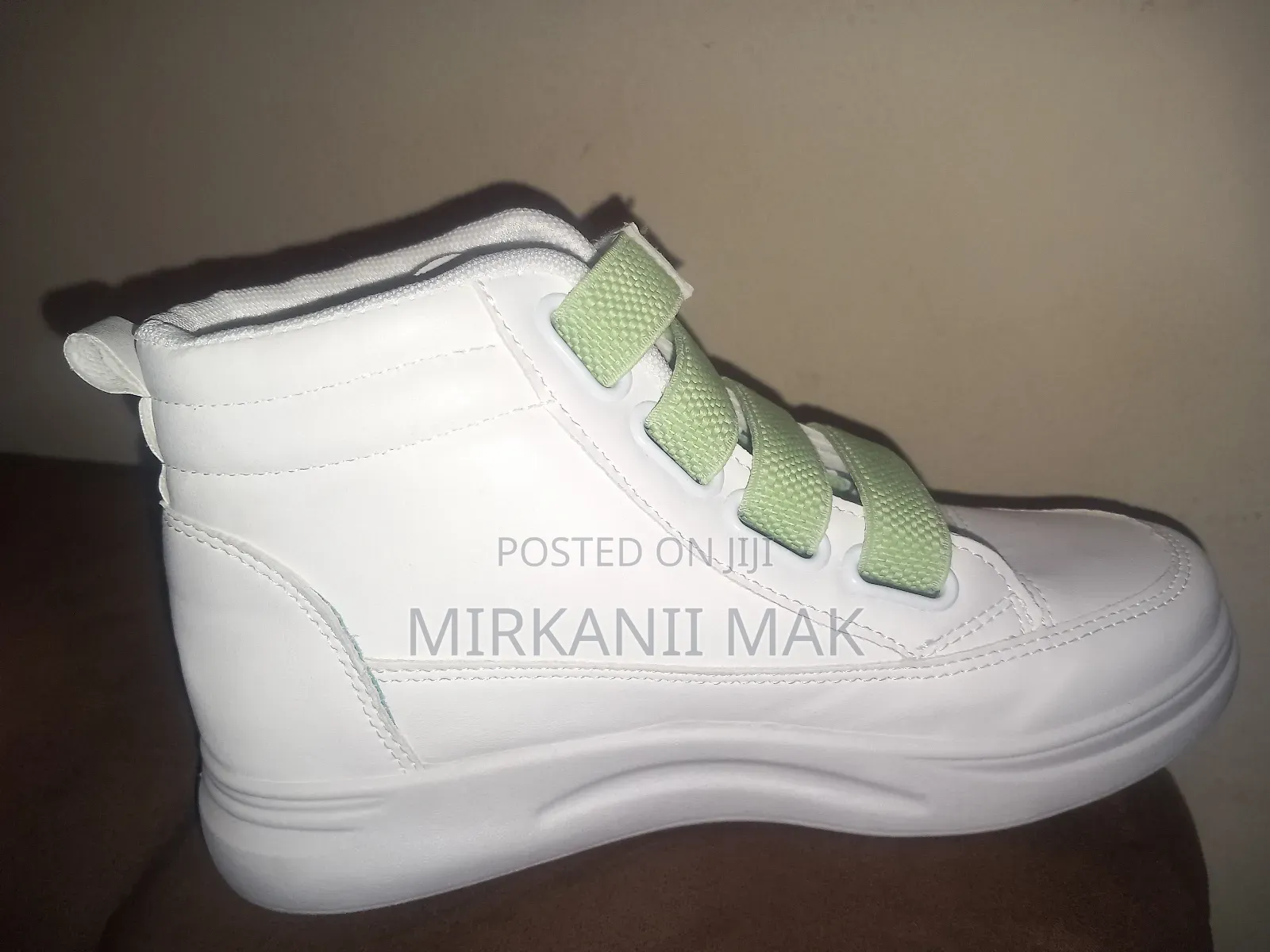 Snicker Shoe