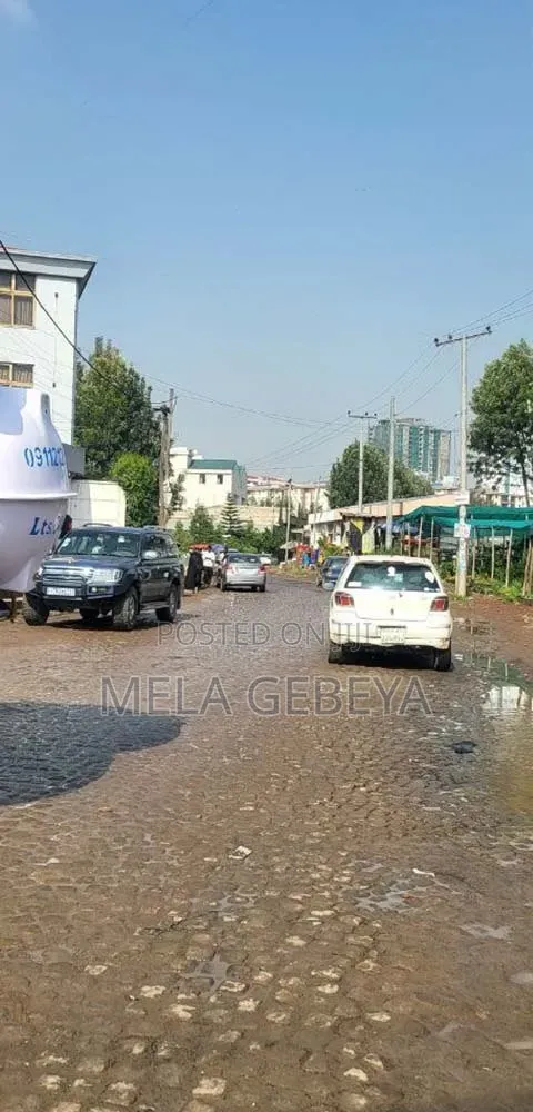ለሽያጭ የቀረበ 800 ካሬ ይዞታ ጀሞ 1 መዳኒአለም ጋር