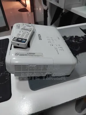 1brand New Epson Projector Model Name: EB-x31 Hardwar