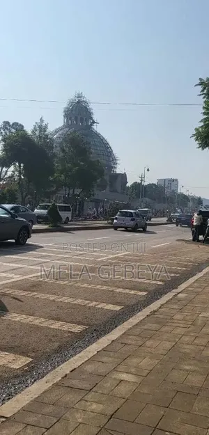 ለሽያጭ የቀረበ 800 ካሬ ይዞታ ጀሞ 1 መዳኒአለም ጋር