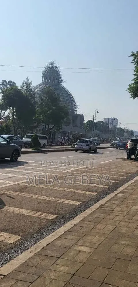 ለሽያጭ የቀረበ 800 ካሬ ይዞታ ጀሞ 1 መዳኒአለም ጋር