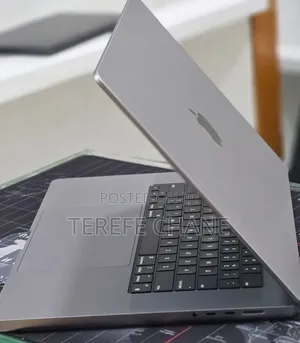 New Laptop Apple MacBook Pro 2023 M2 16GB Apple M2 SSD 512GB