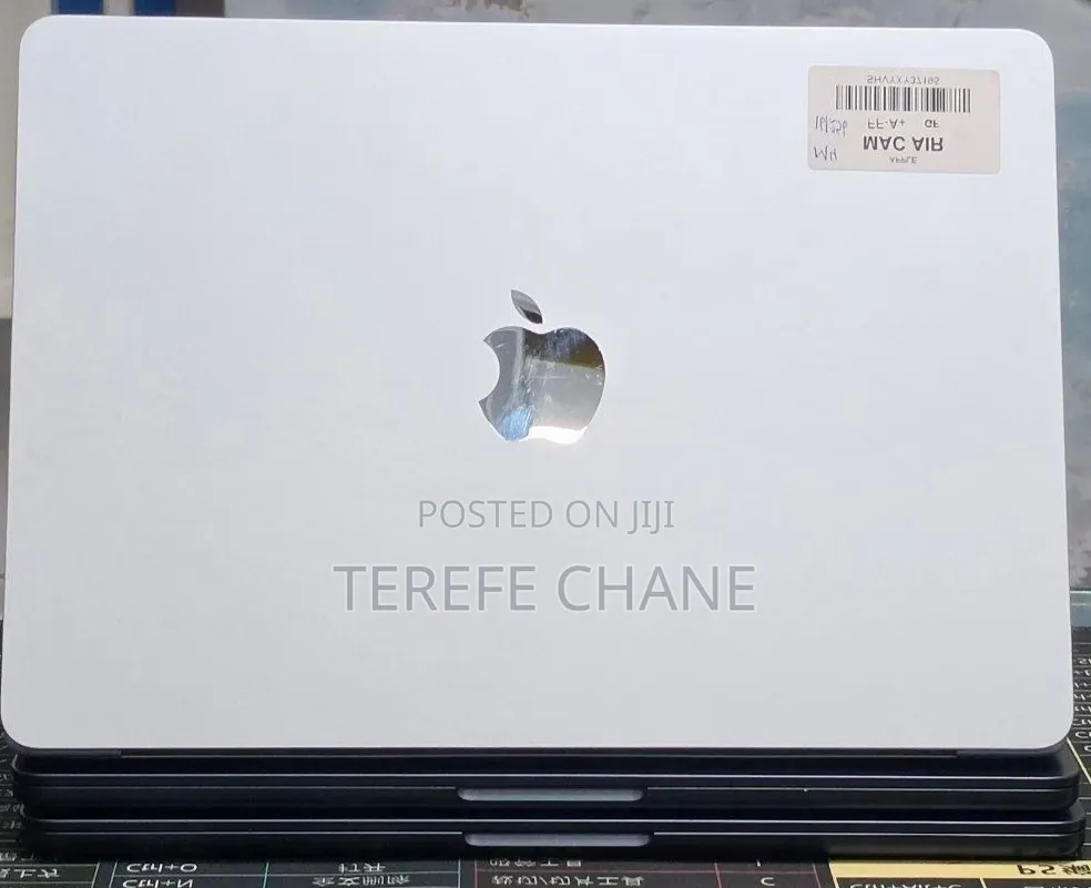 New Laptop Apple MacBook Air 2025 M4 16GB Apple M4 SSD 256GB