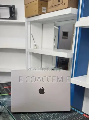 New Laptop Apple MacBook 32GB SSD 512GB