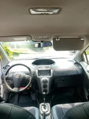 Toyota Yaris 2010 Silver