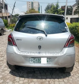 Toyota Yaris 2010 Silver