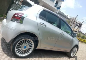 Toyota Yaris 2010 Silver